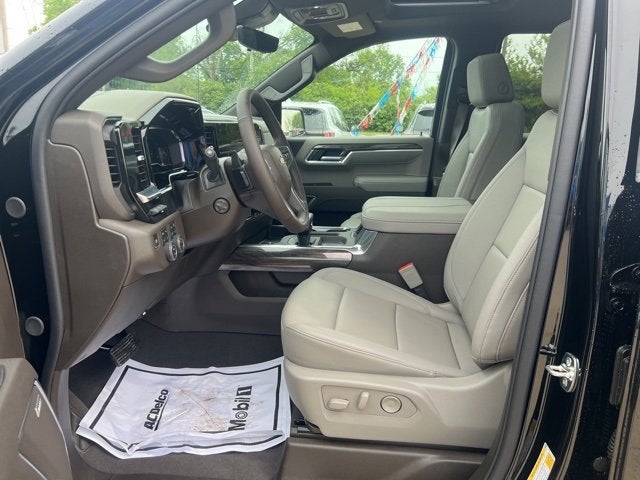 2025 Chevrolet Silverado 1500 LTZ