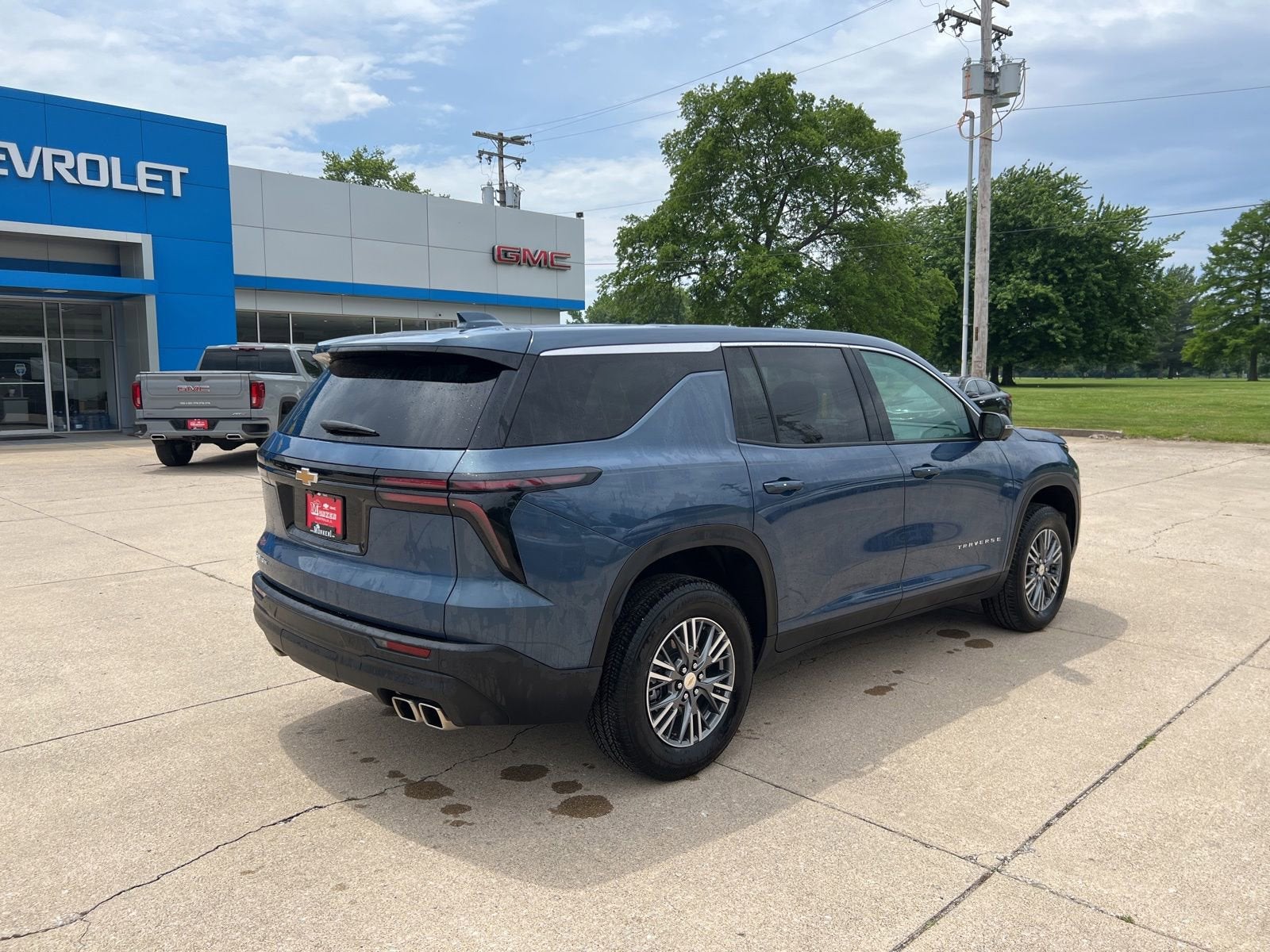 2024 Chevrolet Traverse LS