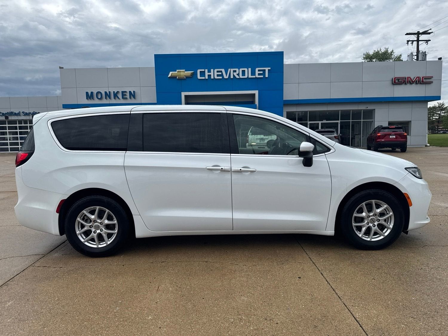 Vehicle Image 2