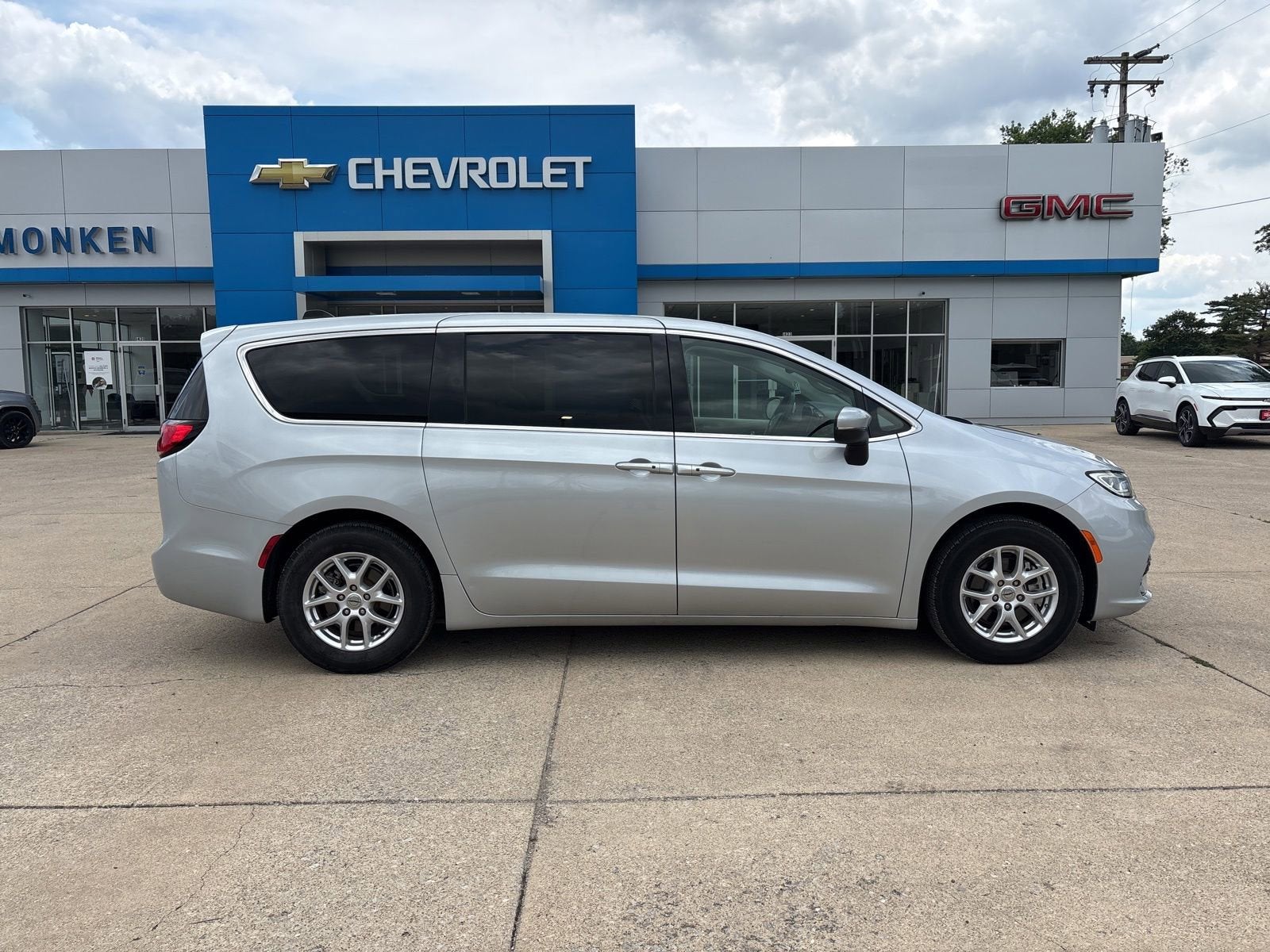 2023 Chrysler Pacifica Touring L