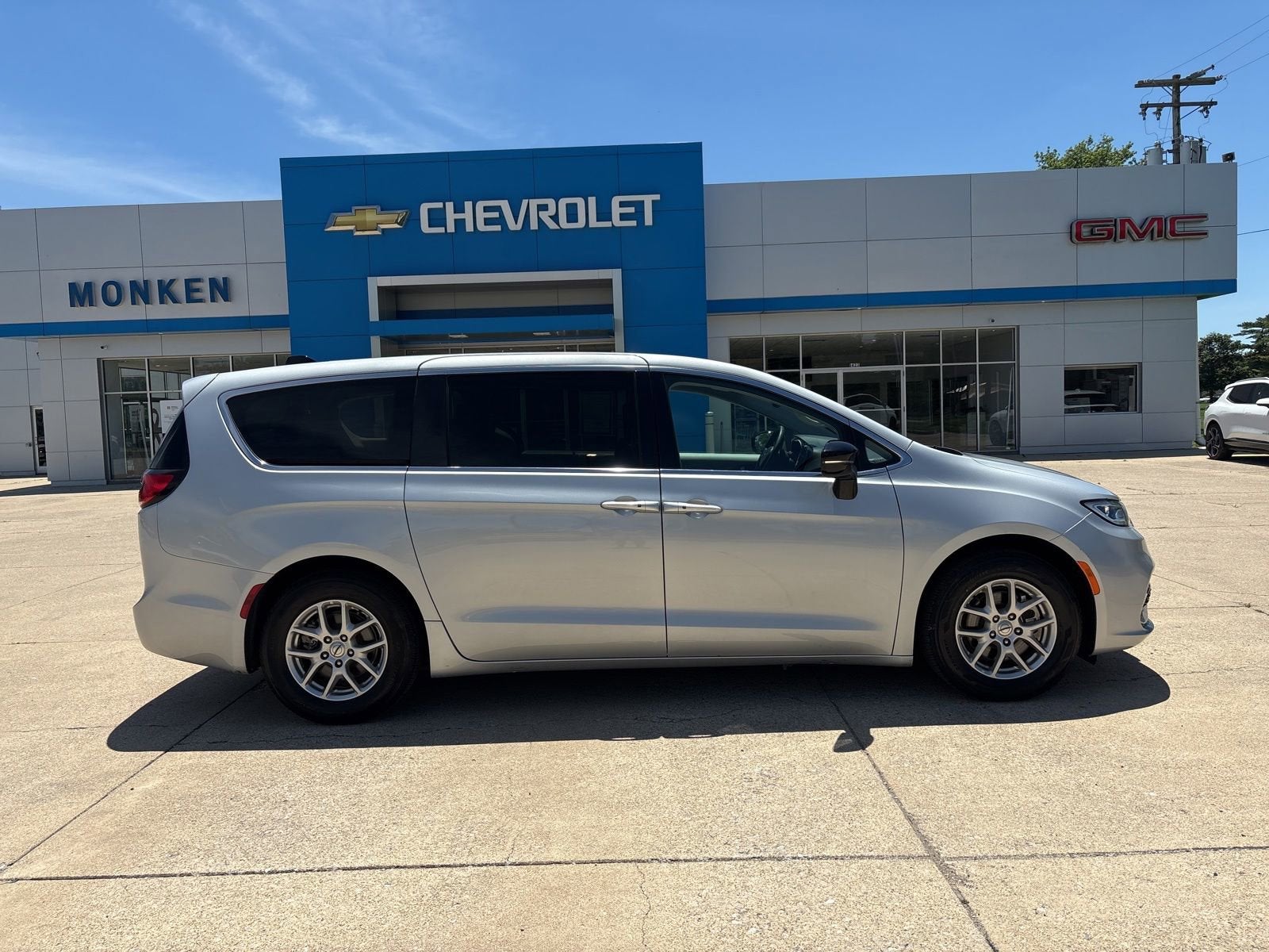 2024 Chrysler Pacifica Touring L