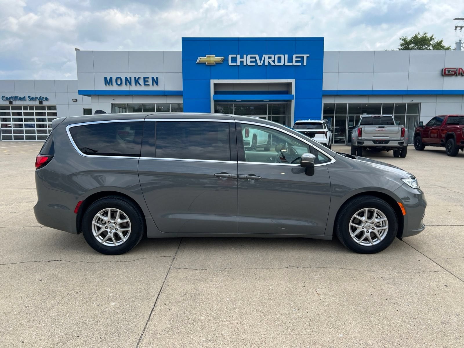 2023 Chrysler Pacifica Touring L