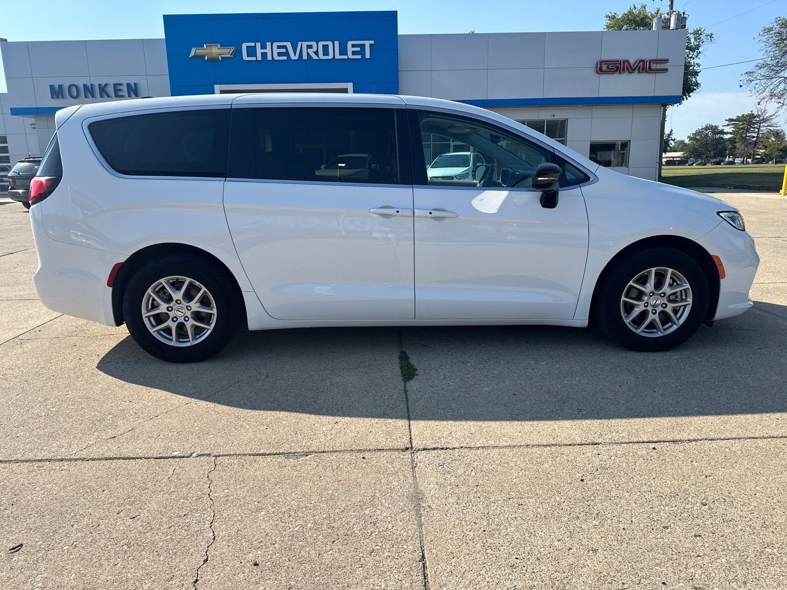 2024 Chrysler Pacifica Touring L