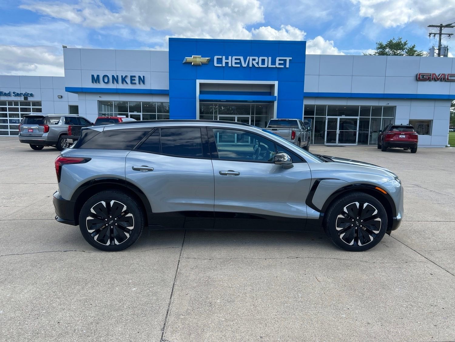 Used 2024 Chevrolet Blazer EV RS with VIN 3GNKDCRJ4RS285969 for sale in Centralia, IL