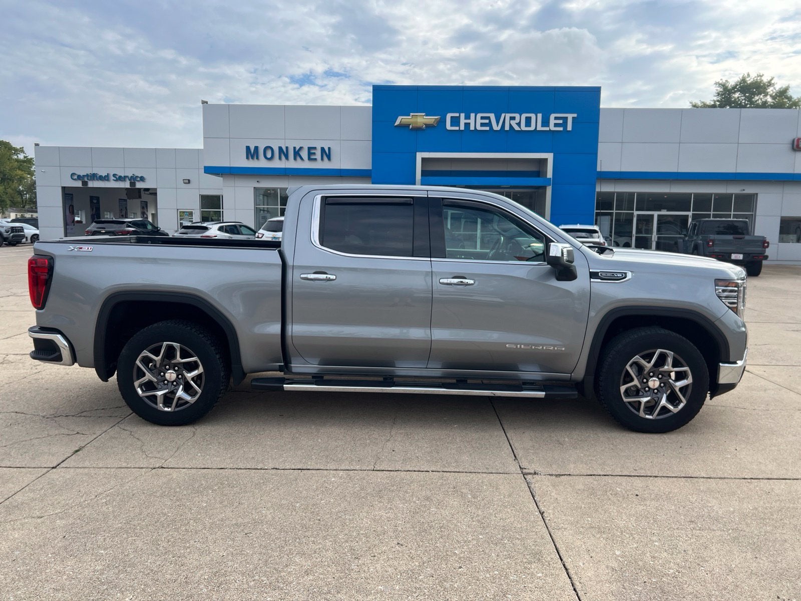 2024 GMC Sierra 1500 SLT