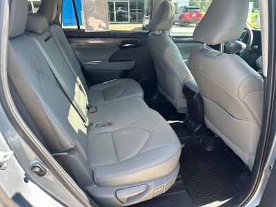 2024 Toyota Highlander LE