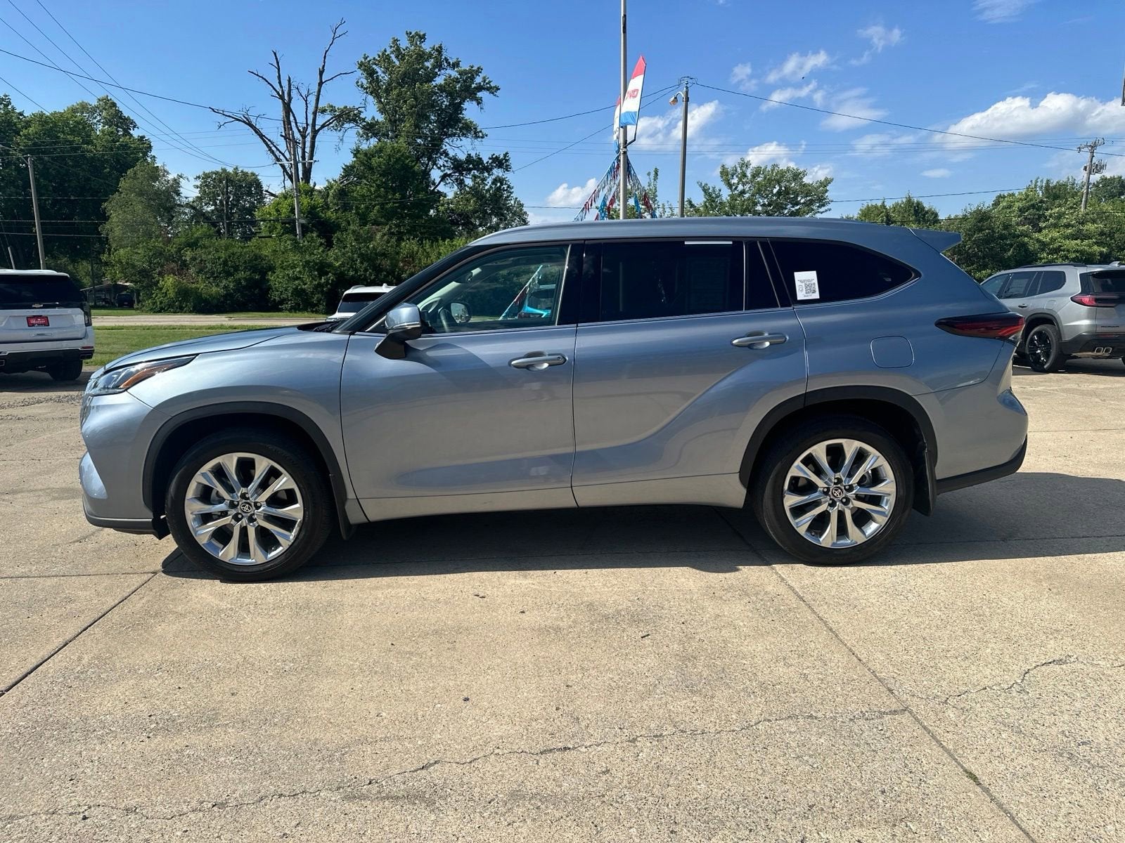 2024 Toyota Highlander LE